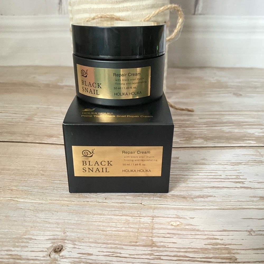 COPY - HOLIKA HOLIKA - BLACK SNAIL REPAIR CREAM